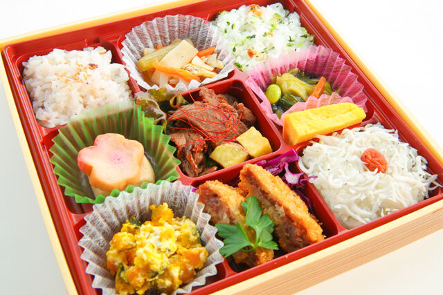 あじひと日和-牛焼肉とハラミカツの幕の内弁当