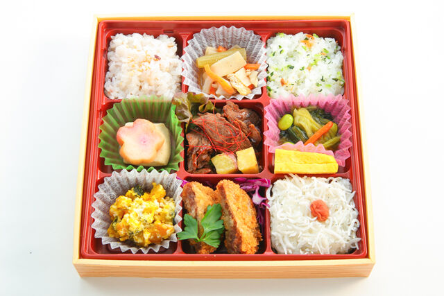 あじひと日和-牛焼肉とハラミカツの幕の内弁当