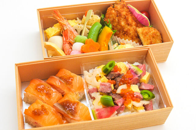 サーモンコンフィの押し寿司と彩り肉ちらし御膳
