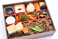 神戸 里家-すき焼きと彩り8枡弁当
