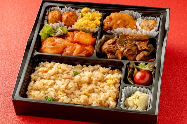 海老チリ× 回鍋肉 × 炒飯 三種豪華弁当