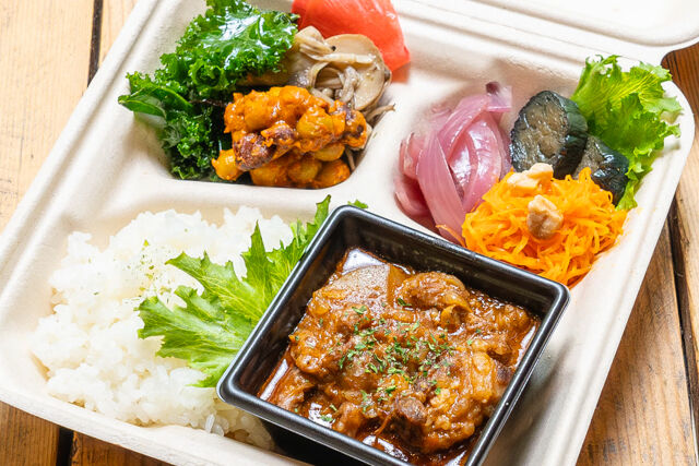 牛すじカレー煮込みBOX【Stewed Beef Curry Box】