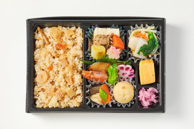 桂-【熨斗対応可】牛すき焼きと鰆柚庵焼き鰈と春野菜の揚げ出し御膳