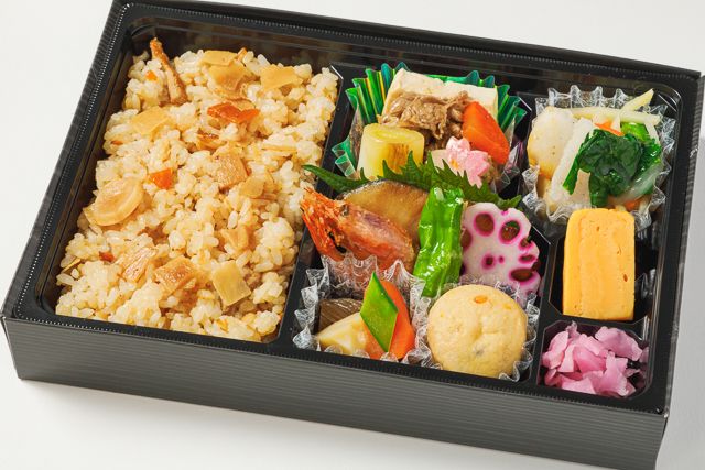 桂-【熨斗対応可】牛すき焼きと鰆柚庵焼き鰈と春野菜の揚げ出し御膳