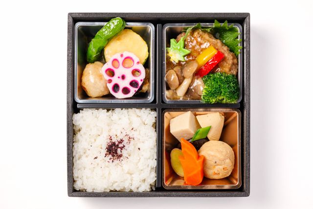 桂-季節野菜と煮物と大豆ハンバーグのヴィーガン懐石和膳