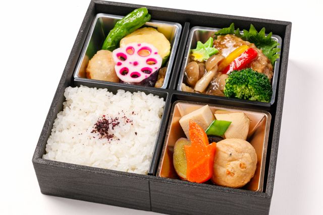 桂-季節野菜と煮物と大豆ハンバーグのヴィーガン懐石和膳