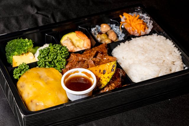 B.B.Q KIMURA Steak＆Grill（埼玉店）-コルビージャックチーズバーグ＆スパイシーBBQポーク弁当
