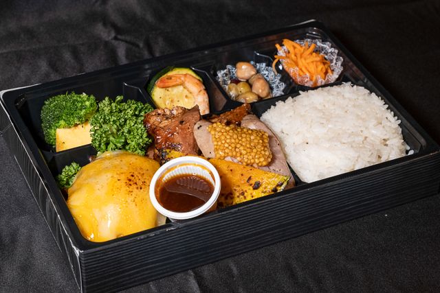 B.B.Q KIMURA Steak＆Grill（埼玉店）-【夏限定】ゴルビージャックチーズバーグ＆スパイシーBBQ＆生ソーセージグリル マスタード付