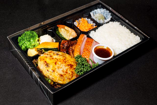 ゴルビージャックチーズバーグ＆スパイシーポーク＆自家製合鴨パストラミBBQの商品写真