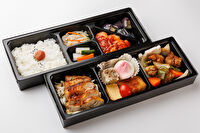 美味食堂-【豪華2段】鶏肉の秘伝パウダー香味焼き＆黒酢酢豚