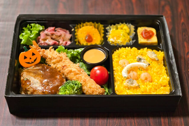 【ハロウィン限定】特製デミグラスハンバーグとシュリンプフライのパエリアBOX