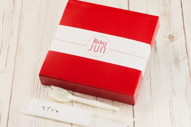 bistro JUN-【熨斗対応可】ジニア〜黒毛牛ステーキ重と濃厚オマール海老ソースのハンバーグ〜