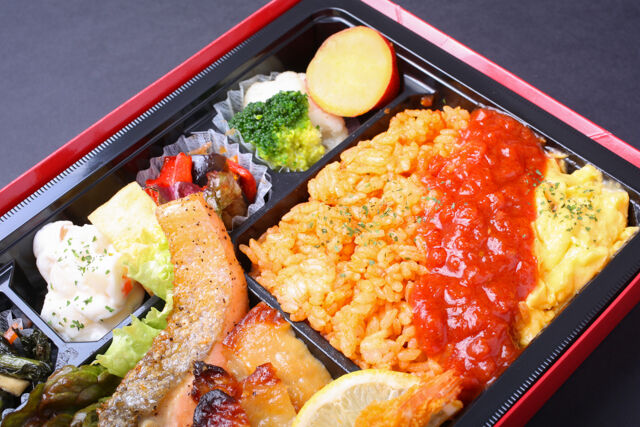 bistroLUCIA（ビストロルシア）-【ハロウィン限定】サーモンのムニエルとアソートBOX【チキンオムライス】