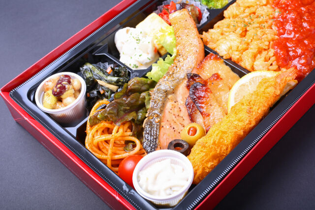bistroLUCIA（ビストロルシア）-【ハロウィン限定】サーモンのムニエルとアソートBOX【チキンオムライス】