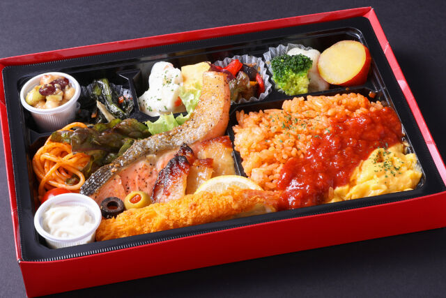 bistroLUCIA（ビストロルシア）-【ハロウィン限定】サーモンのムニエルとアソートBOX【チキンオムライス】