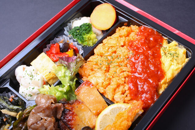 bistroLUCIA（ビストロルシア）-【ハロウィン限定】和牛赤ワイン煮とアソートBOX【チキンオムライス】