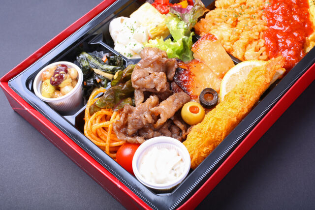 bistroLUCIA（ビストロルシア）-【ハロウィン限定】和牛赤ワイン煮とアソートBOX【チキンオムライス】