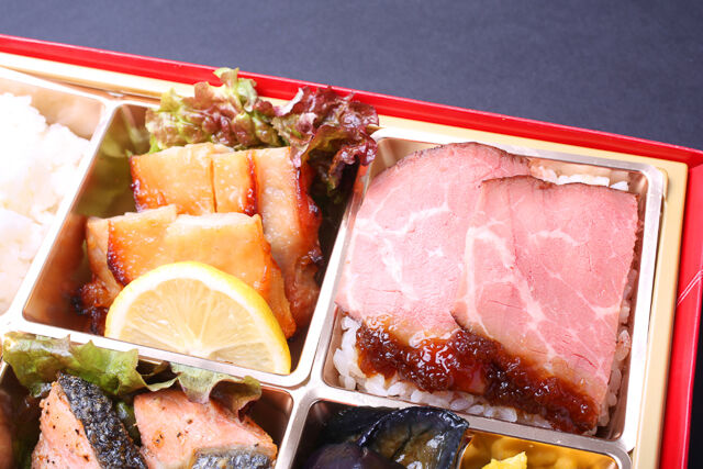 bistroLUCIA（ビストロルシア）-【クリスマス限定】サーモンのムニエルとローストチキン