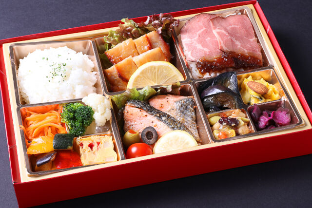 bistroLUCIA（ビストロルシア）-【クリスマス限定】サーモンのムニエルとローストチキン