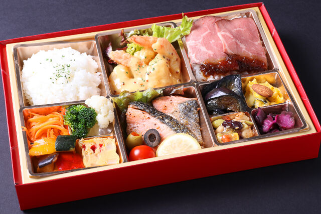 bistroLUCIA（ビストロルシア）-【クリスマス限定】サーモンのムニエルと海老のハニーマスタード