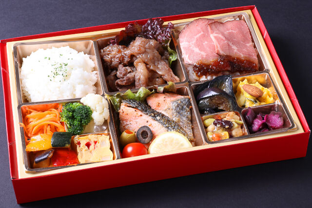 bistroLUCIA（ビストロルシア）-【クリスマス限定】黒毛和牛赤ワイン煮とサーモンのムニエル