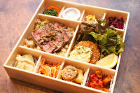 BODEGA-自家製ローストビーフ＆マグロのメンチカツ弁当