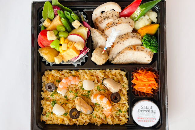 南フランス料理「シェ・フジノ」-ローストチキンとプロヴァンス風海の幸ご飯