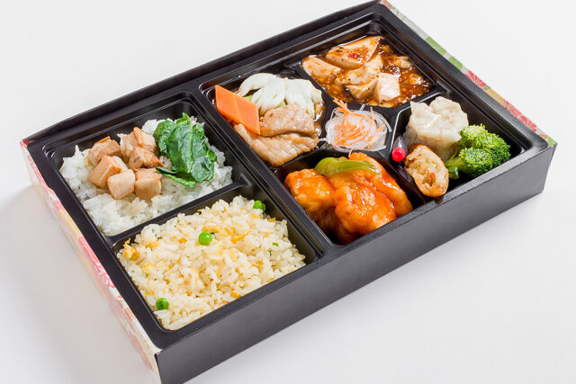 四川麻婆豆腐と八宝菜と白身魚チリソース弁当