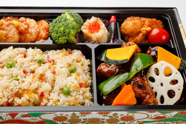 珍味楼-黒酢酢豚とプリプリ海老チリソース弁当