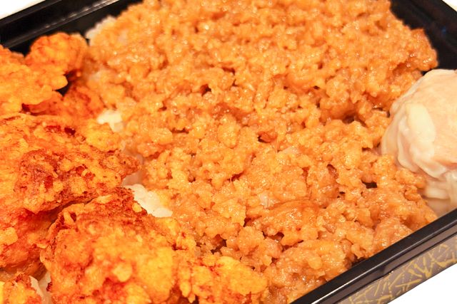 中国料理 安里-【熨斗対応可】安里特製 唐揚げとそぼろご飯弁当