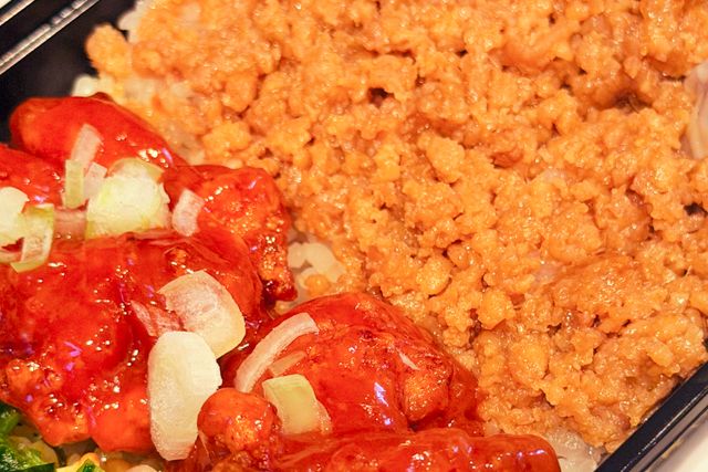 中国料理 安里-【熨斗対応可】安里特製 唐揚げとそぼろご飯弁当（チリソース）