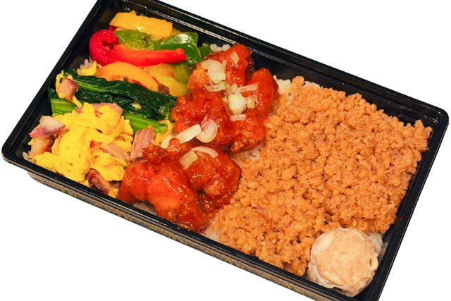【熨斗対応可】安里特製 唐揚げとそぼろご飯弁当（チリソース）