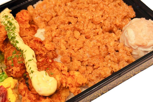 中国料理 安里-【熨斗対応可】安里特製 唐揚げとそぼろご飯弁当（タルタルソース）