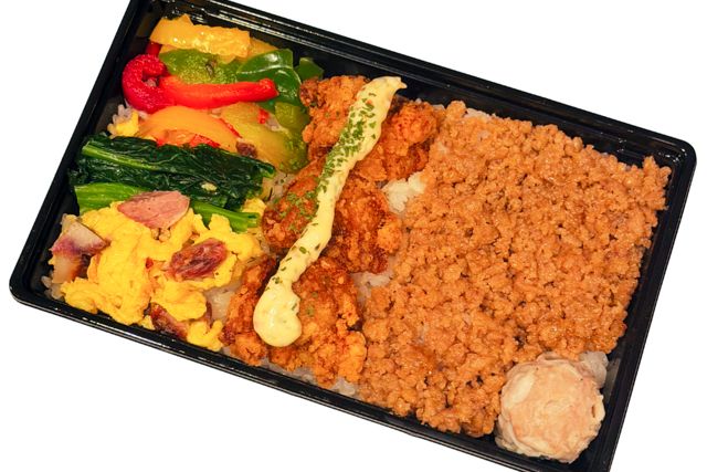 【熨斗対応可】安里特製 唐揚げとそぼろご飯弁当（タルタルソース）