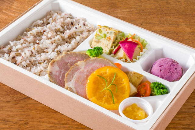 【お肉増量】コトコト謹製 オレンジソースのローストポークと野菜たっぷり弁当