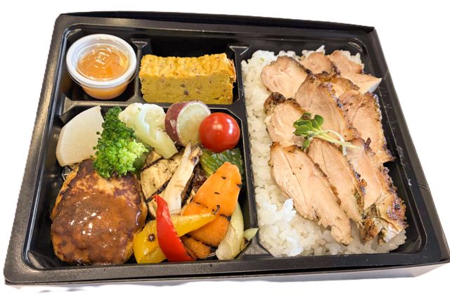 COUVERCLE-チキンステーキと手捏ね豆腐ハンバーグのランチボックス