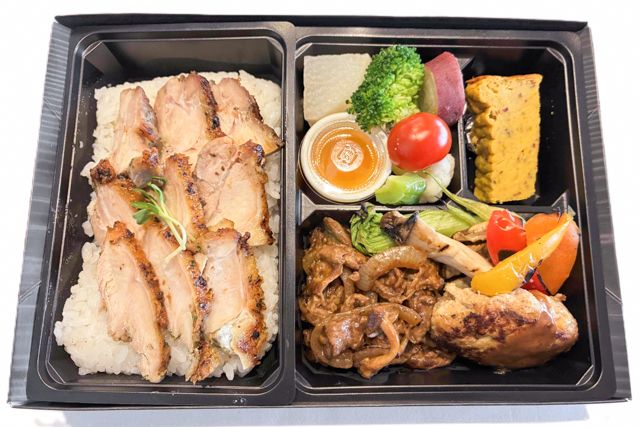 COUVERCLE-ハッシュドビーフ、チキンステーキと豆腐ハンバーグ3種のランチボックス