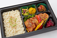 用賀GRILL-【熨斗対応可】特製厚切りポークフリット 甘辛ソース和え
