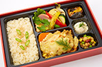 用賀GRILL-【熨斗対応可】バジル香るチーズたっぷり白身魚のプロヴァンス風とオードブル