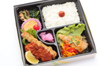 ダイニング かすがい-鶏の唐揚げ&amp;鯵のマリネ幕の内弁当