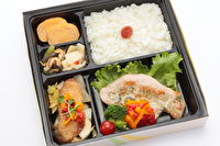 ダイニング かすがい-豚のバジルソース&amp;鯵のバルサミコソース幕の内弁当