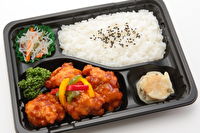 ダイニング かすがい-甘酢あん唐揚げと焼売弁当