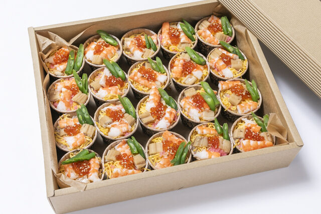 【カップ】柔らか穴子＆海老のいくら添えちらし寿司