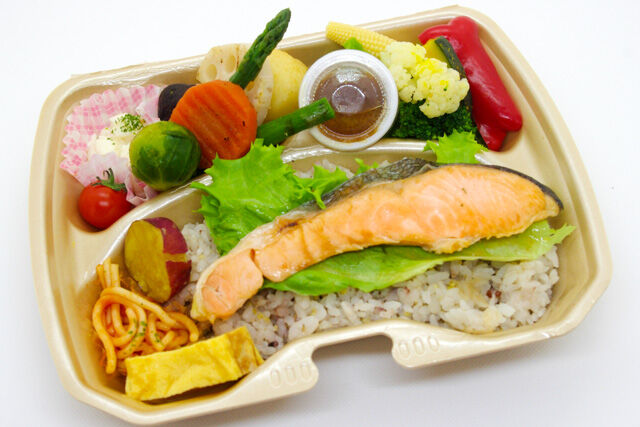 彩り野菜のカフェ風ランチBOX～焼鮭～