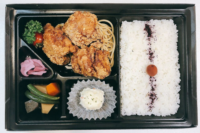 デリシャスキング-特大鶏唐揚げ弁当（手羽先味）