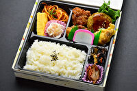 デリシャスサウザント-デラックス旭屋の豆腐ハンバーグざんぎ弁当
