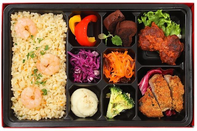 デリバリーお弁当専門店 どさんこ弁当-エビピラフと道産鶏もも肉の香草パン粉焼き