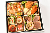 Demi&#039;s farm-特製グリルチキンとフライ2種タルタルソースの8種彩り弁当