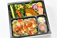 Demi&#039;s farm-10種野菜の特製グリルチキン弁当