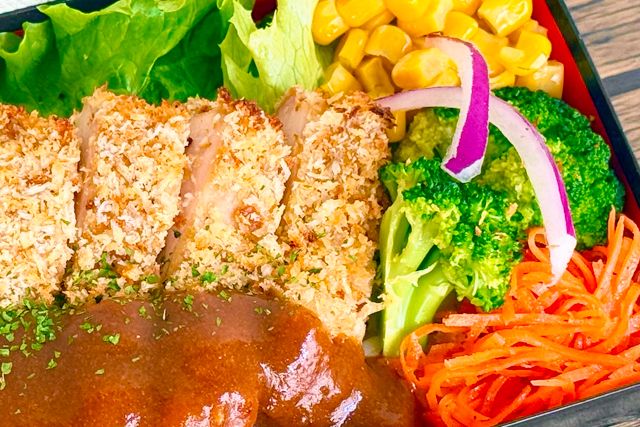 グリルファクトリー世田谷-揚げてない！特製デミグラスソースのヘルシーなチキンカツレツBOX